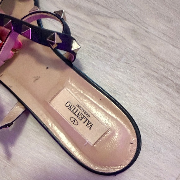 Valentino Black Leather Rockstud T-Strap Sandals with Gold Studs - Picture 4 of 8